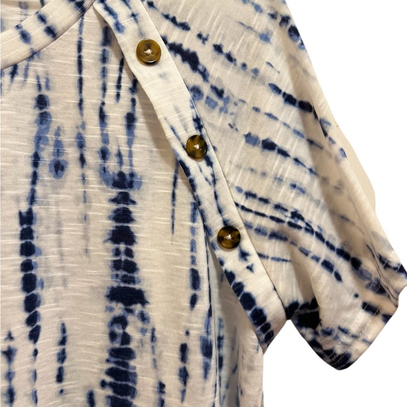 All In Love Blue and White Short Sleeve Top Size Large Petite - Picture 2 of 5